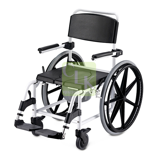 24인치의 핸드림으로 자가구동이 가능한<br />
휠체어형 목욕의자/이동변기입니다!